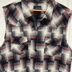 RUDE Men’s sleeveless plaid flannel shirt sz medium, Frayed Sleeve, Pockets